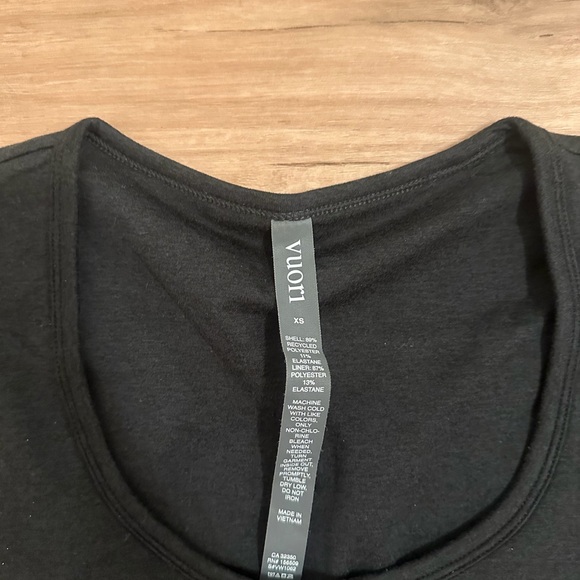 Vuori Black Crop Top - Picture 2 of 3